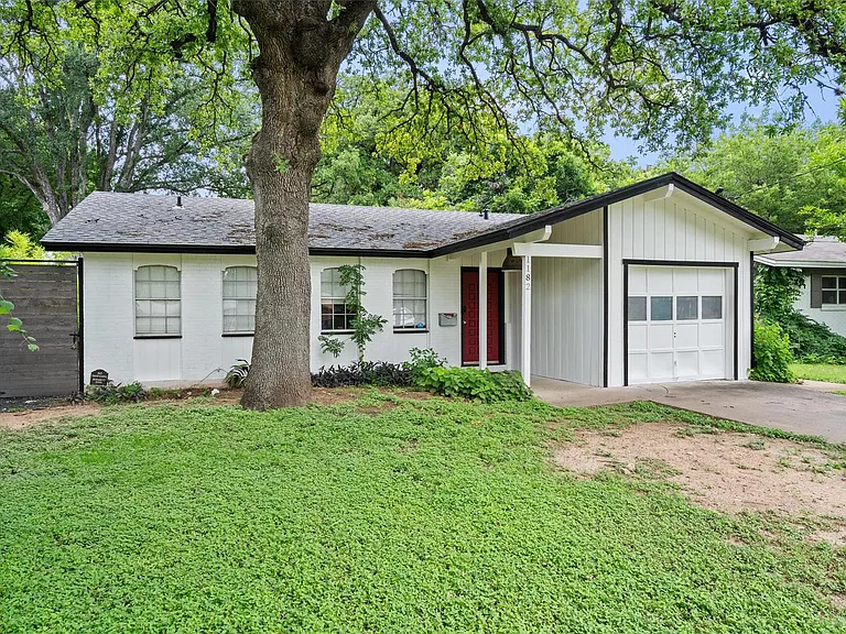 1175 San Bernard St — Photo 32