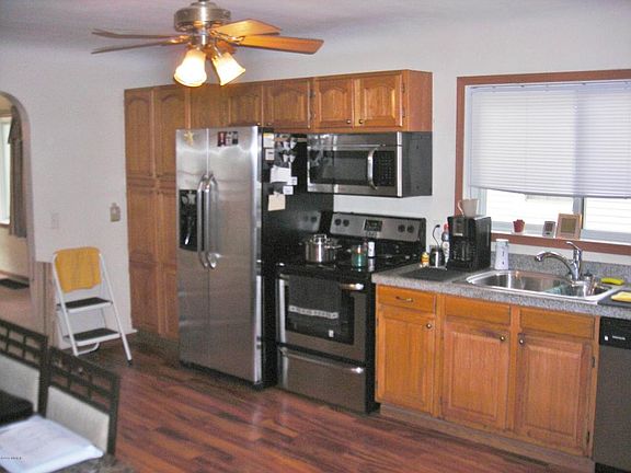4th image of 1647 Slayton Ave