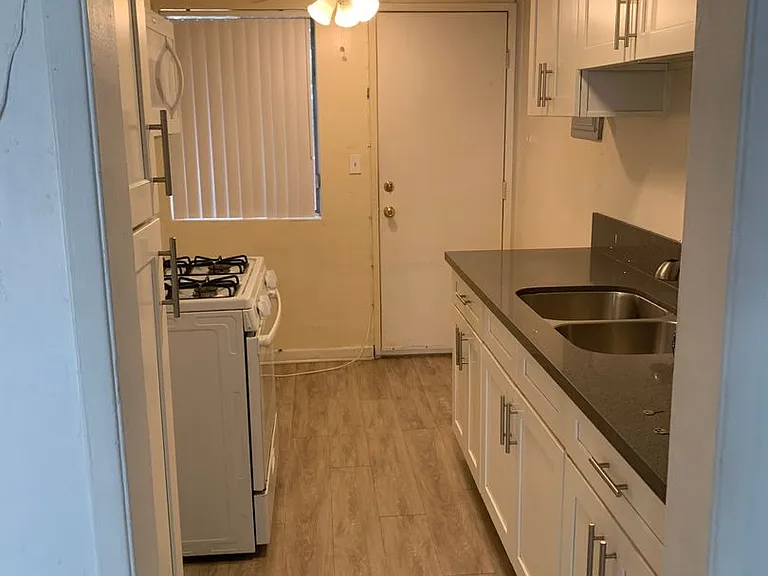 5522 Lexington Ave — Photo 3