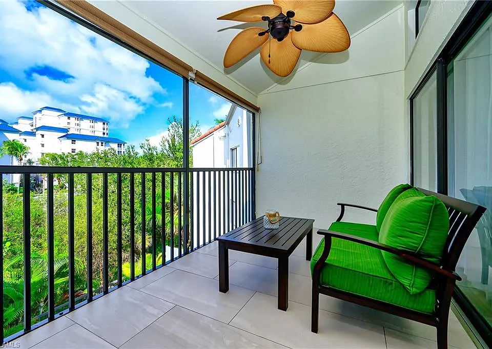 586 Beachwalk Cir #O-305