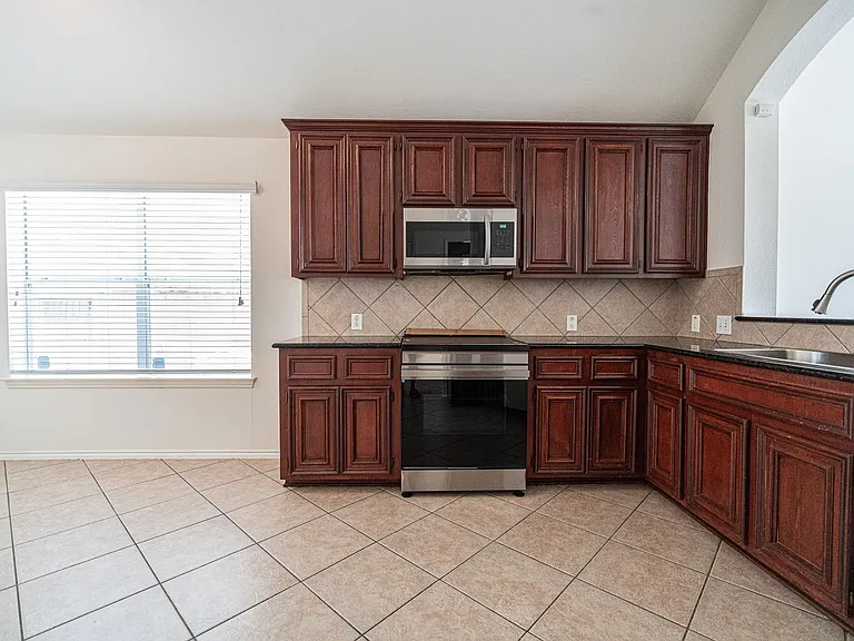 2111 Sailwind Dr — Photo 9