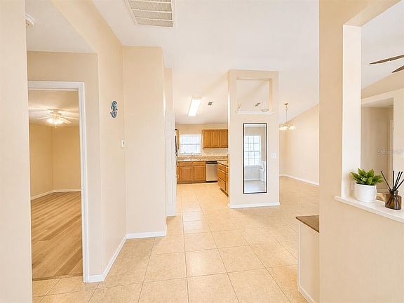 5th image of 907 Hendon Pl