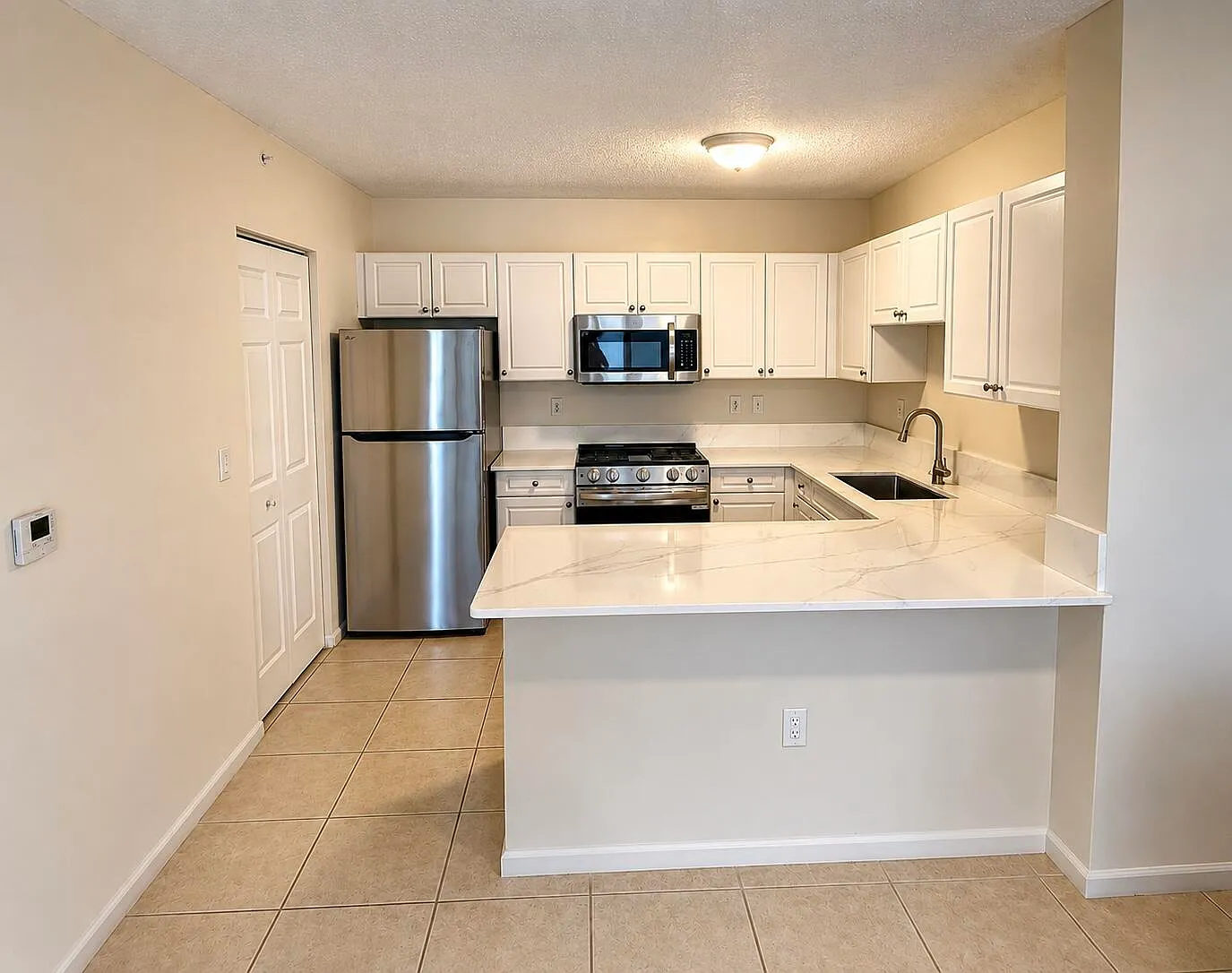 2 bed, 1.0 bath, 874 sqft, $2,900 — Photo 2