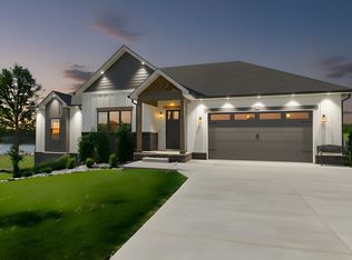 310 Moon Bay Dr, Kuttawa, KY 42055