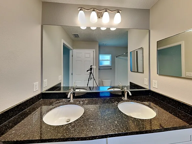 1866 W Hialeah Dr — Photo 11