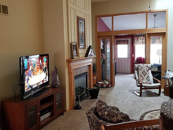 5th image of 591 Lake View Dr