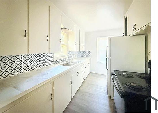 4th image of 4324 N Iroquois Ave