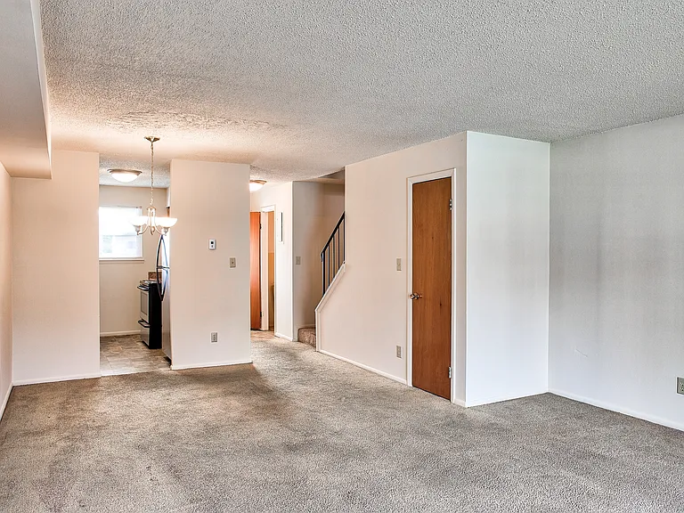 Maple Crest — Photo 8