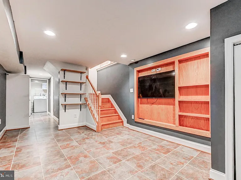 145 N Streeper St — Photo 21