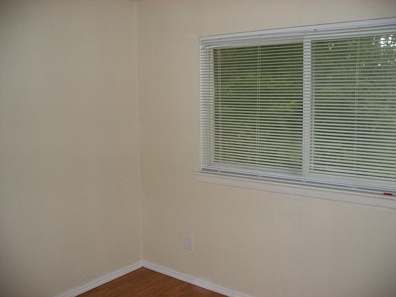 5th image of 874 Loyola Dr