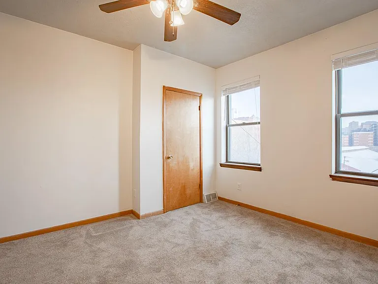 413 E Carson St — Photo 9