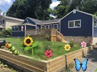 2 Hill Dr, Belvidere, NJ 07823