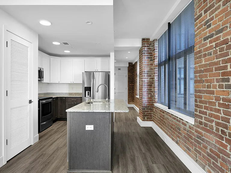 The Residences at Barnett — Photo 36