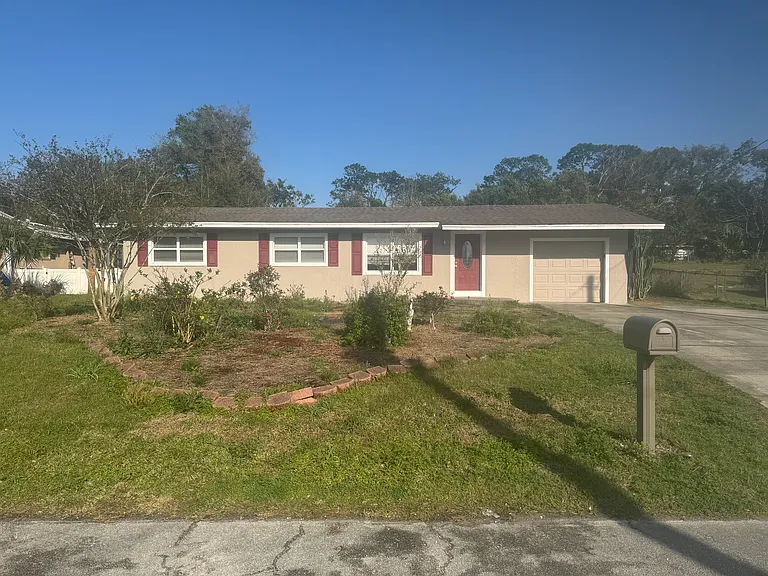 1011 N Pine St — Photo 1