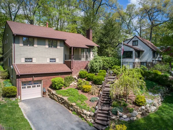 46 Pequot Rd, Ringwood Boro, NJ 07456