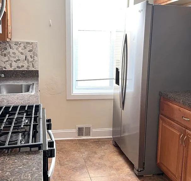 451 W Bringhurst St — Photo 11