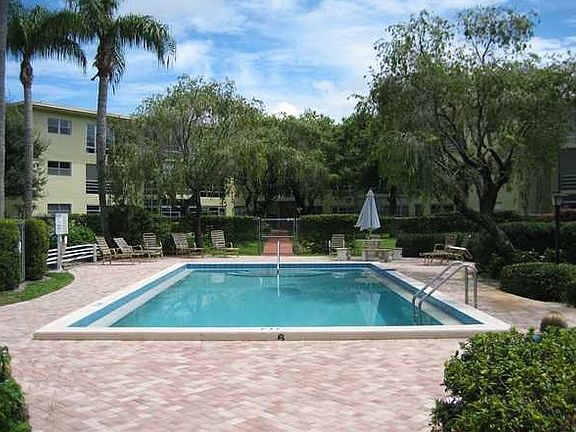 3rd image of 1100 Ponce De Leon Cir