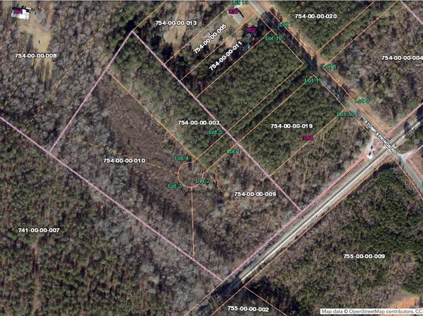 Pine St, Clinton, SC 29325