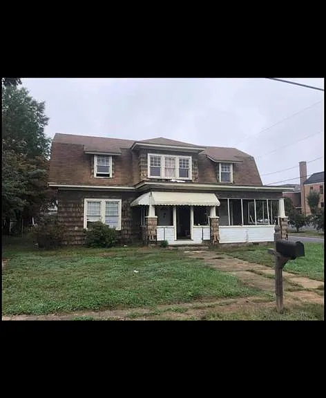 207 E Academy St — Photo 1