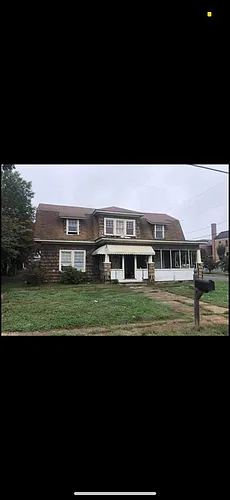 207 E Academy St Photo 1