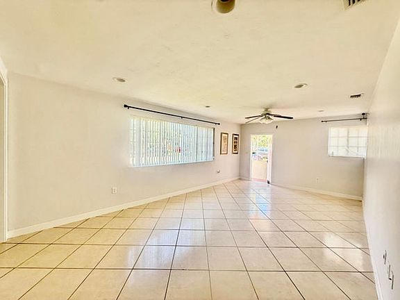 4th image of 700 NE 168th St