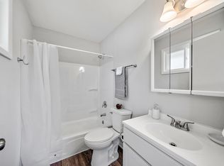 2320 20th St APT 9, Zion, IL 60099