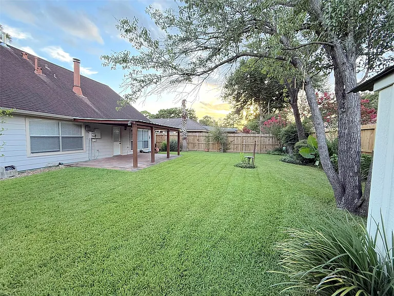 9510 Strawgrass Dr — Photo 2
