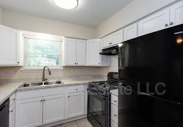 2015 Oak Park Ln — Photo 10
