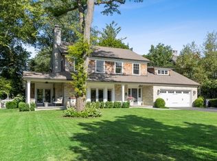 1045 Mohawk Rd, Wilmette, IL 60091