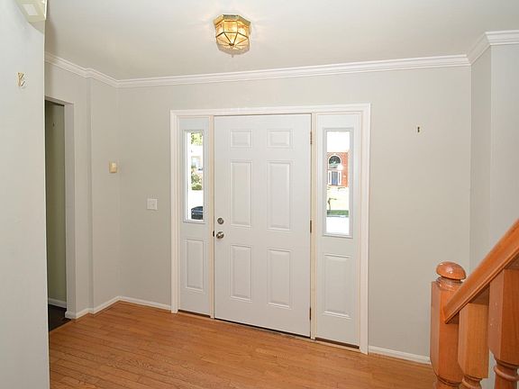 3rd image of 212 W Stoneridge Dr