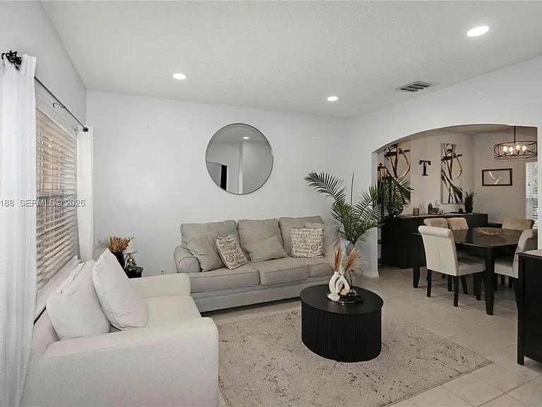 2232 SW 120th Ave — Photo 4