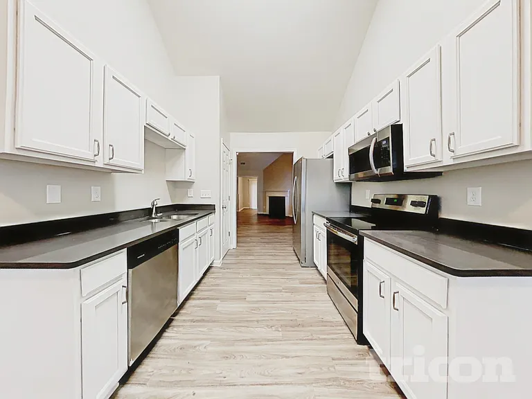 7715 Hidden Creek Dr — Photo 5