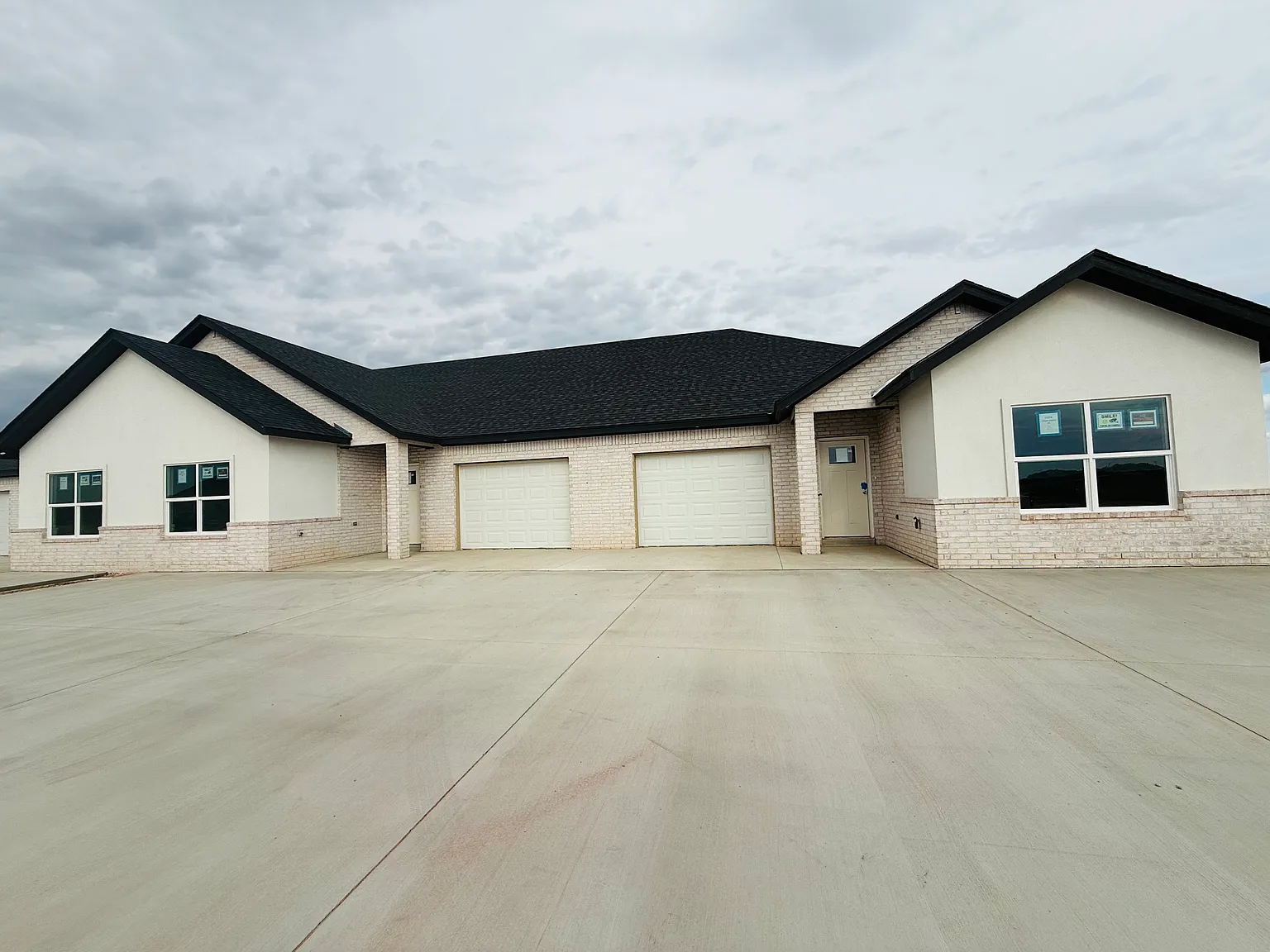 3 bed, 1351 sqft, $1,895 — Photo 2
