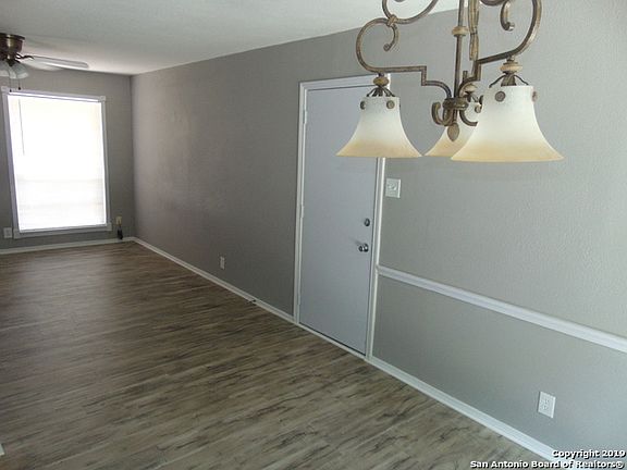 4th image of 5835 Woodhollow