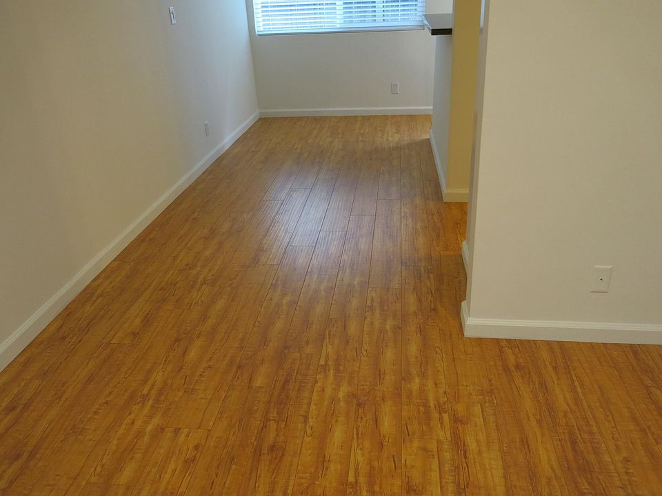 Dining room. (Nice wood flooring thought downstairs).