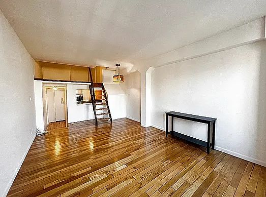 4th image of 690 Greenwich St APT 4F