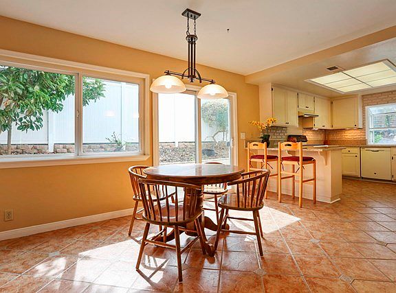 006-photo-breakfast-area-7173882