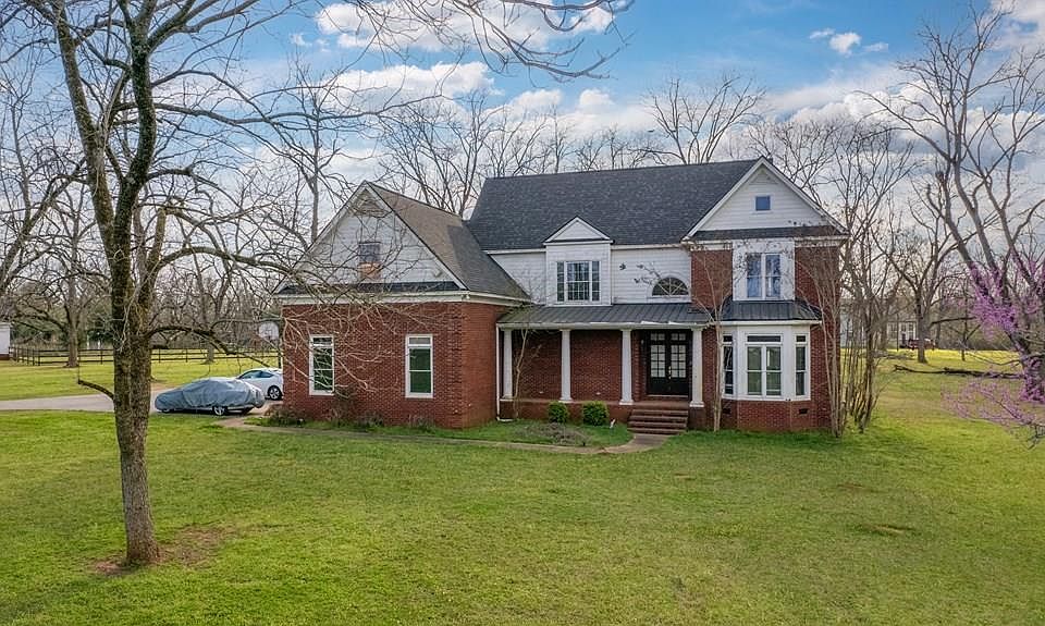 1st image of 114 Deer Run Ln
