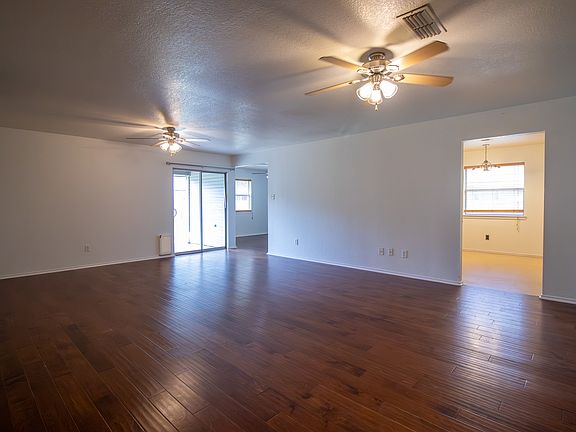 5th image of 4507 Aspen Dr