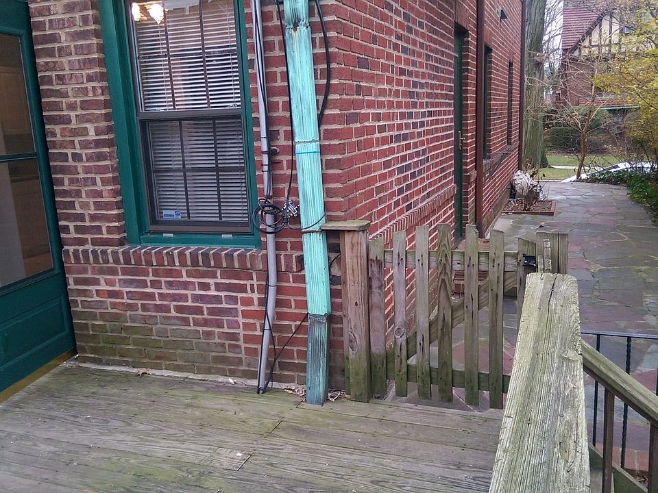 1st image of 390 Burns St