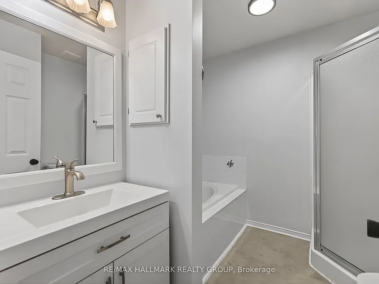 130 College Cir — Photo 32