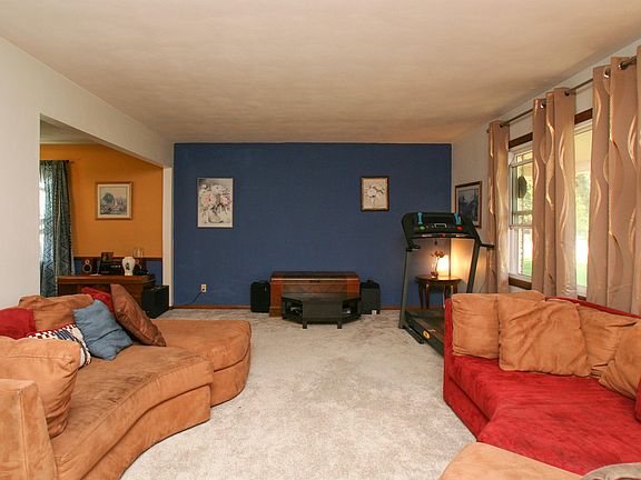 2nd image of 1078 Laramie Ln