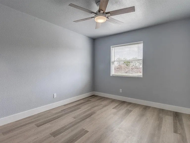 100 County Road 4140 — Photo 32