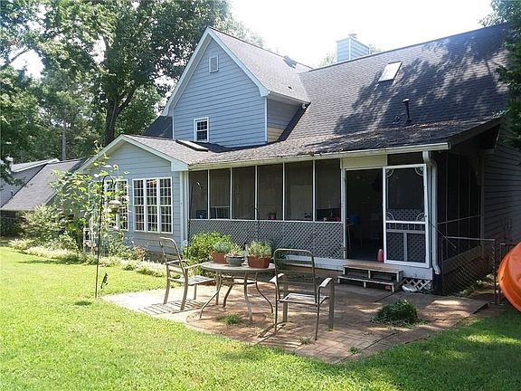 5th image of 1991 Oak Village Ln