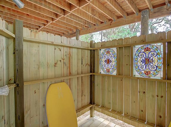 Outdoor shower-Hot Water!
