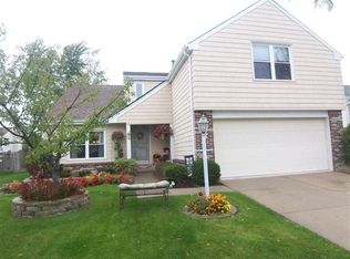218 Atlantic Dr, Vernon Hills, IL