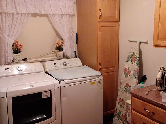 3rd image of 1374 Bellevue Ave