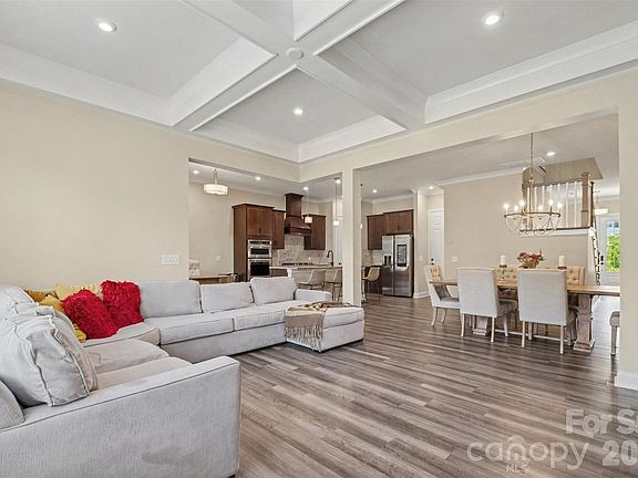5th image of 138 Heathbrook Ln