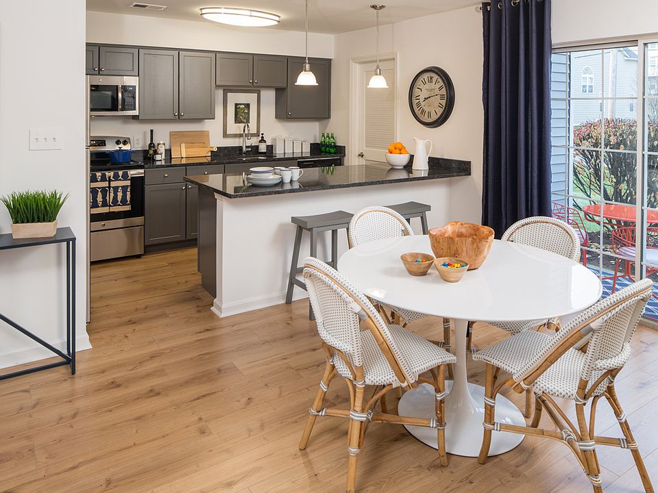 Westridge Gardens Renovated Kitchen and Dining