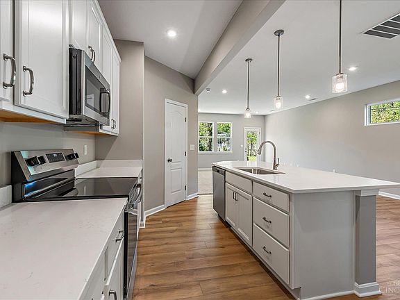 5th image of 1061 Olivewood Ave